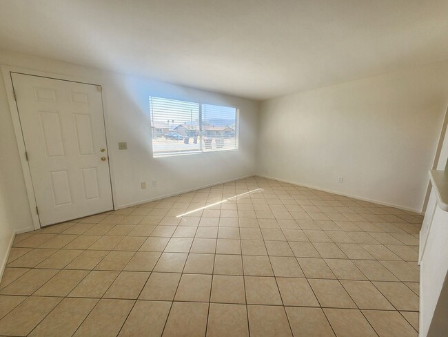 Building Photo - Don't Miss This Cute, Centrally Located 29...