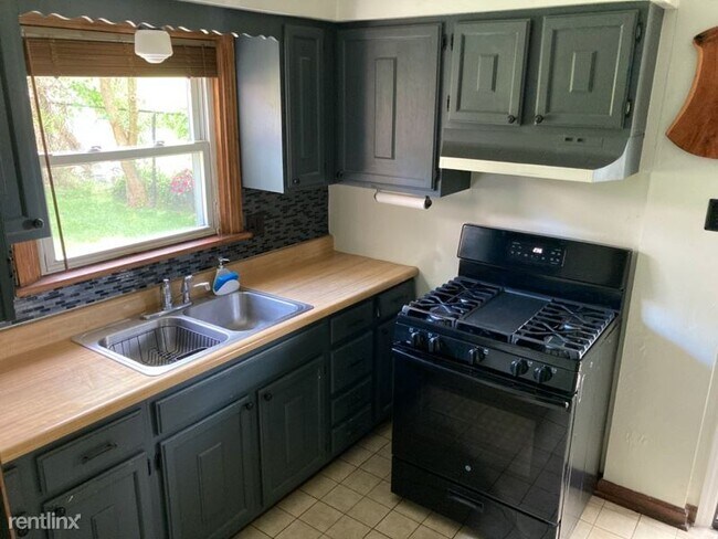 Building Photo - 2 br, 1 bath House - 3551 Library Rd