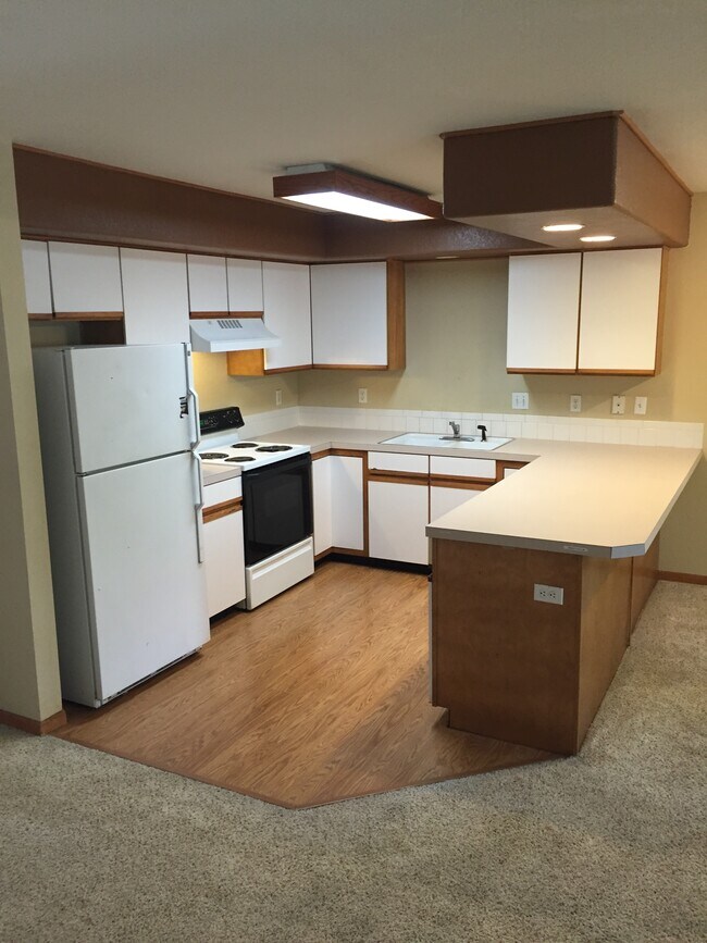 Building Photo - 1637 Westbridge Dr