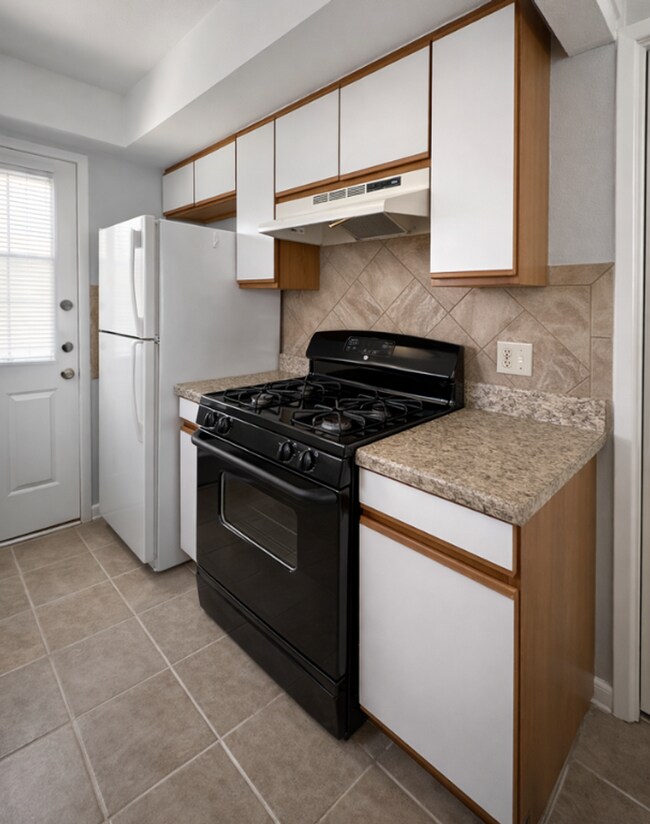 Foto del edificio - AVAILABLE NOW; APPLY TODAY AT OUR WEBSITE!!