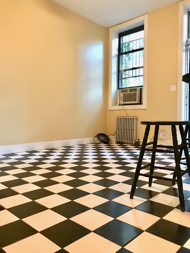Building Photo - 144 Nassau Ave