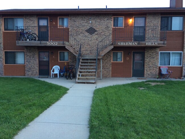Front - 5002 E Sherman Hill Rd