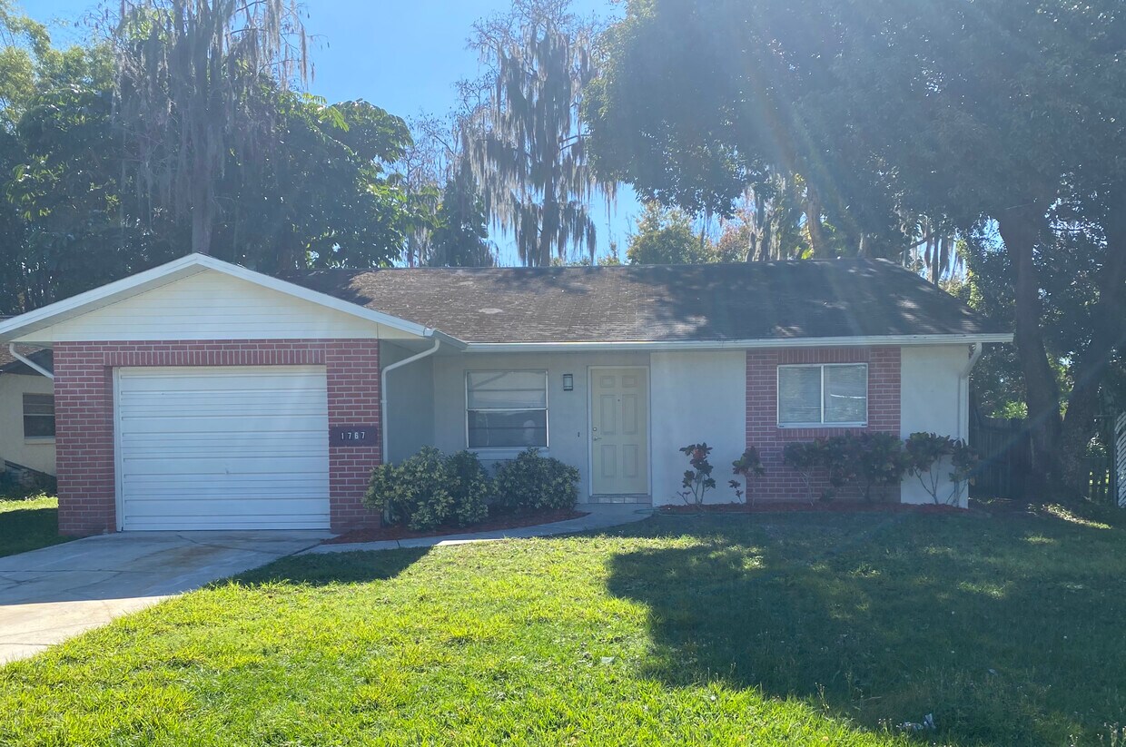 Foto principal - 1767 California Ave