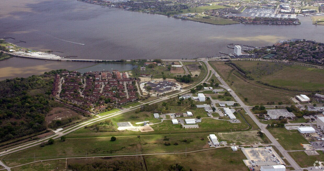 Aerial Photo - The Shores at Clearlake