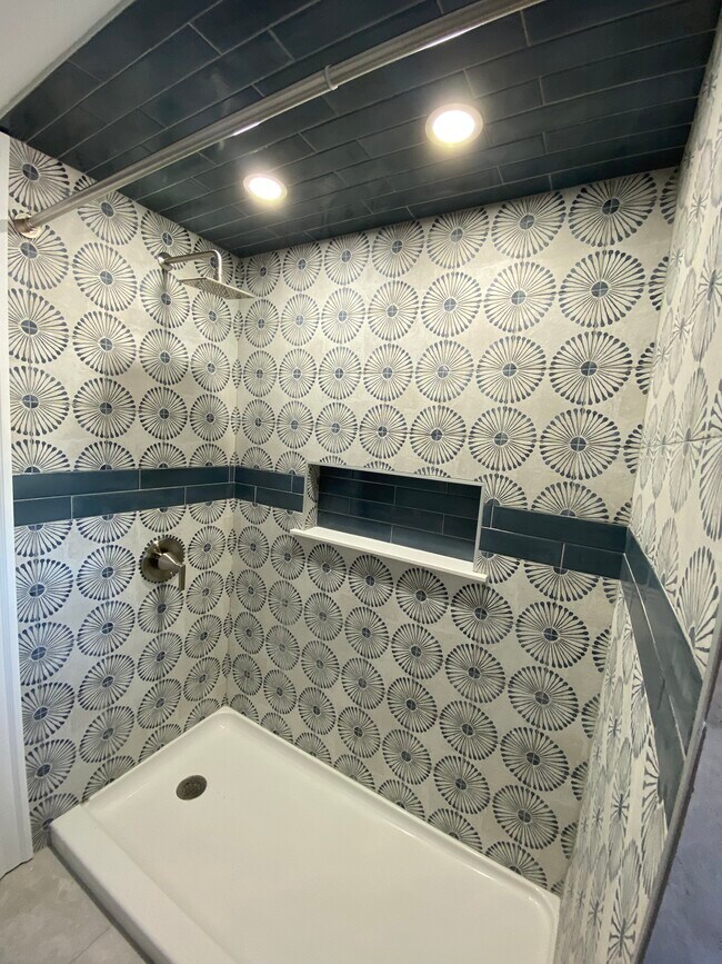 Foto del edificio - 750 Academy Ave