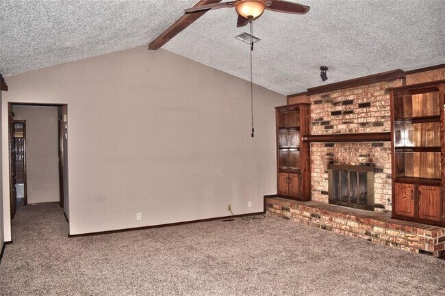 Building Photo - 1006 W Neptune Rd