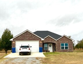 Building Photo - 354 Western Hills Dr