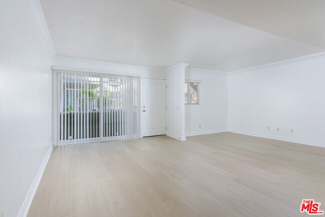 Foto del edificio - 355 N Maple St