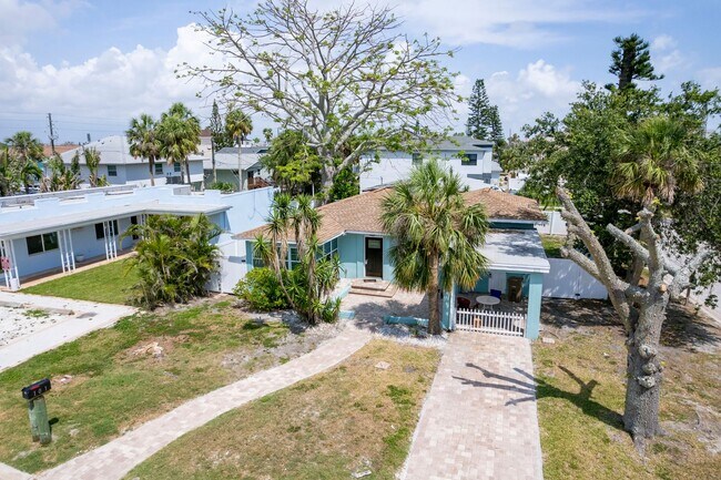 Foto del edificio - Fully Renovated Beachside Beauty – Walk to...