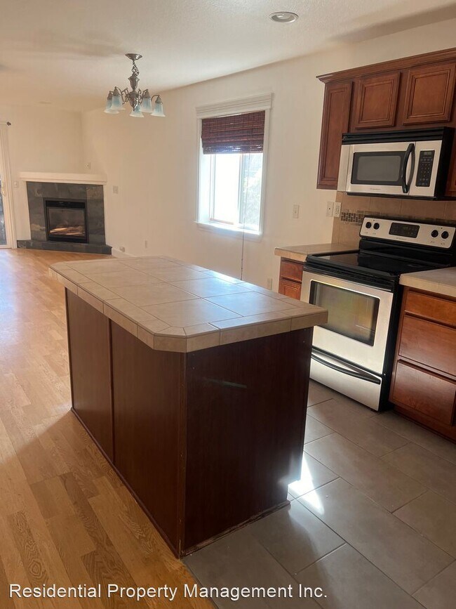 Foto del edificio - 3 br, 2.5 bath House - 546 NE 79th Ave.