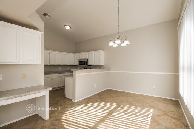 Foto del edificio - 4645 E Towne Ln