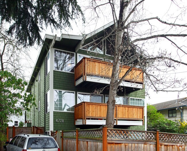 Primary Photo - 4728 40th Ave NE