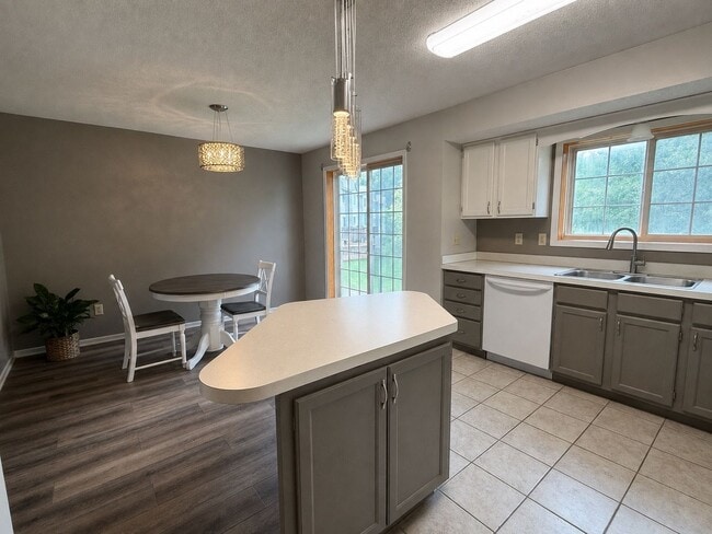 Building Photo - 9339 Turnberry Alcove