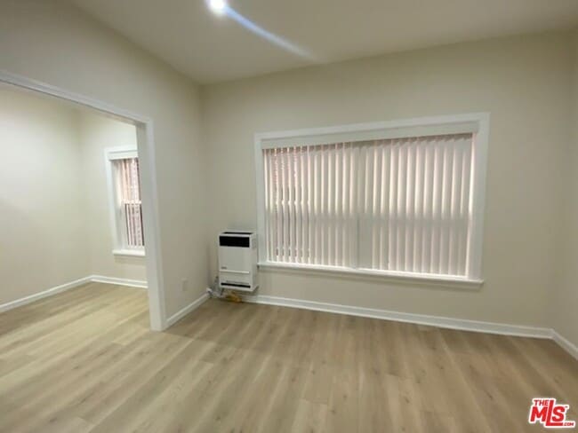 Foto del edificio - 814 S Hobart Blvd