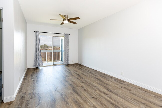 Foto del edificio - 94-615-615 Kahakea St