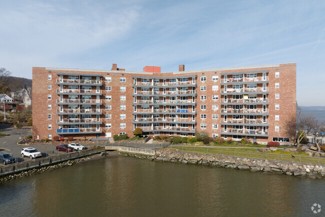 Foto del edificio - Rivercrest Cooperative Residences