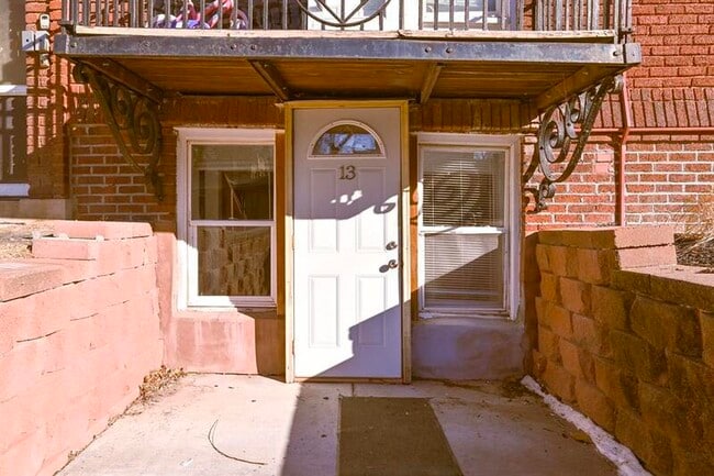 Building Photo - 1141 S 30th Ave
