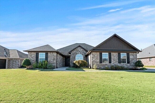 Building Photo - Immaculate 4 Bedroom Home Between Athens a...