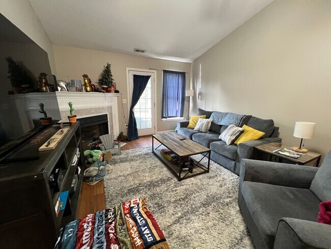 Foto del edificio - Charming townhome close to Cherry Point!