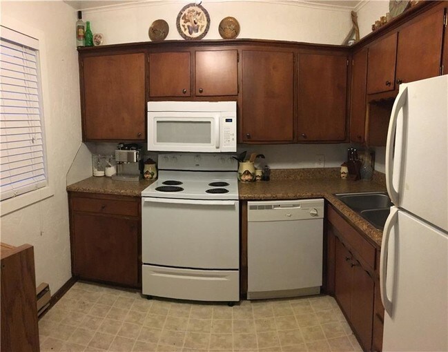 Foto del edificio - 1323 Meadow Ln