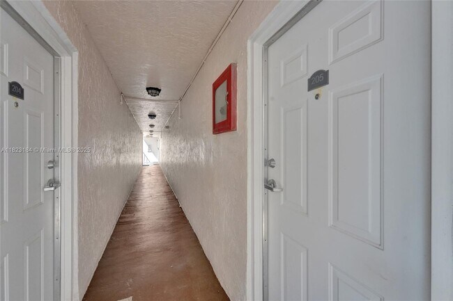 Foto del edificio - 10125 W Sunrise Blvd