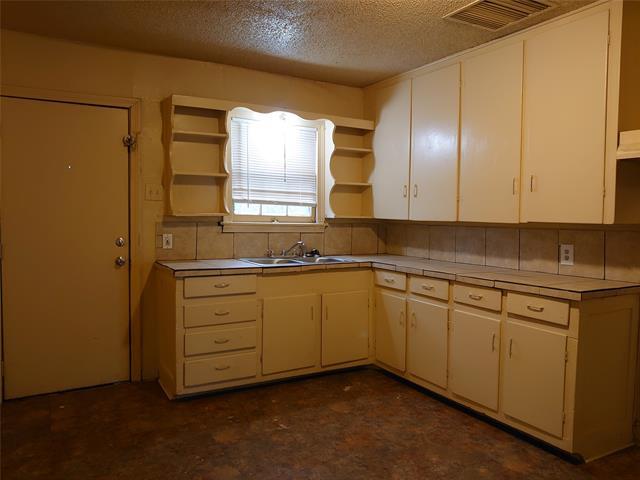 Building Photo - 781 Sammons St