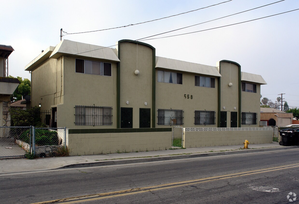 Primary Photo - 558 E Hyde Park Blvd
