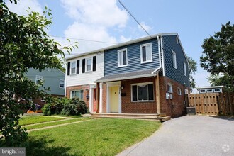 Building Photo - 2234 Roanoke Dr