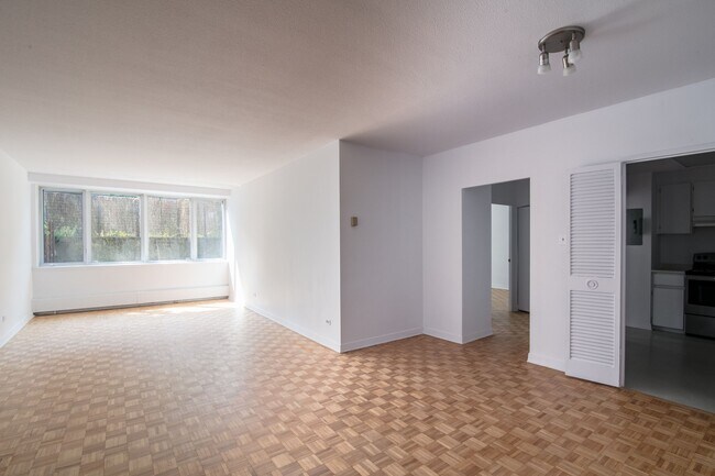 Photo du bâtiment - 900 Av. Rockland