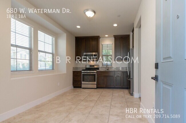 Building Photo - 680 W Waterman Dr