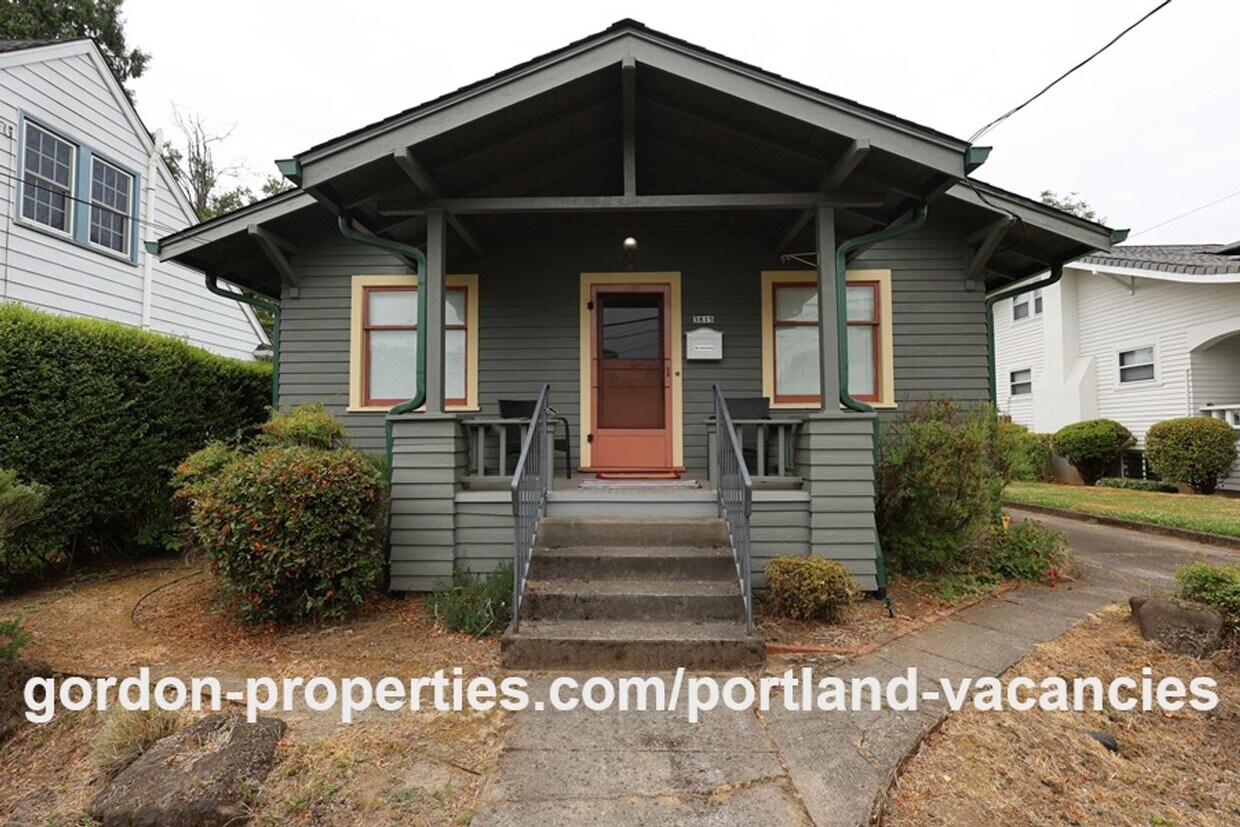 Primary Photo - SE 11th Ave - Vintage 1 bedroom bungalow with office/den in Brooklyn neighborhood