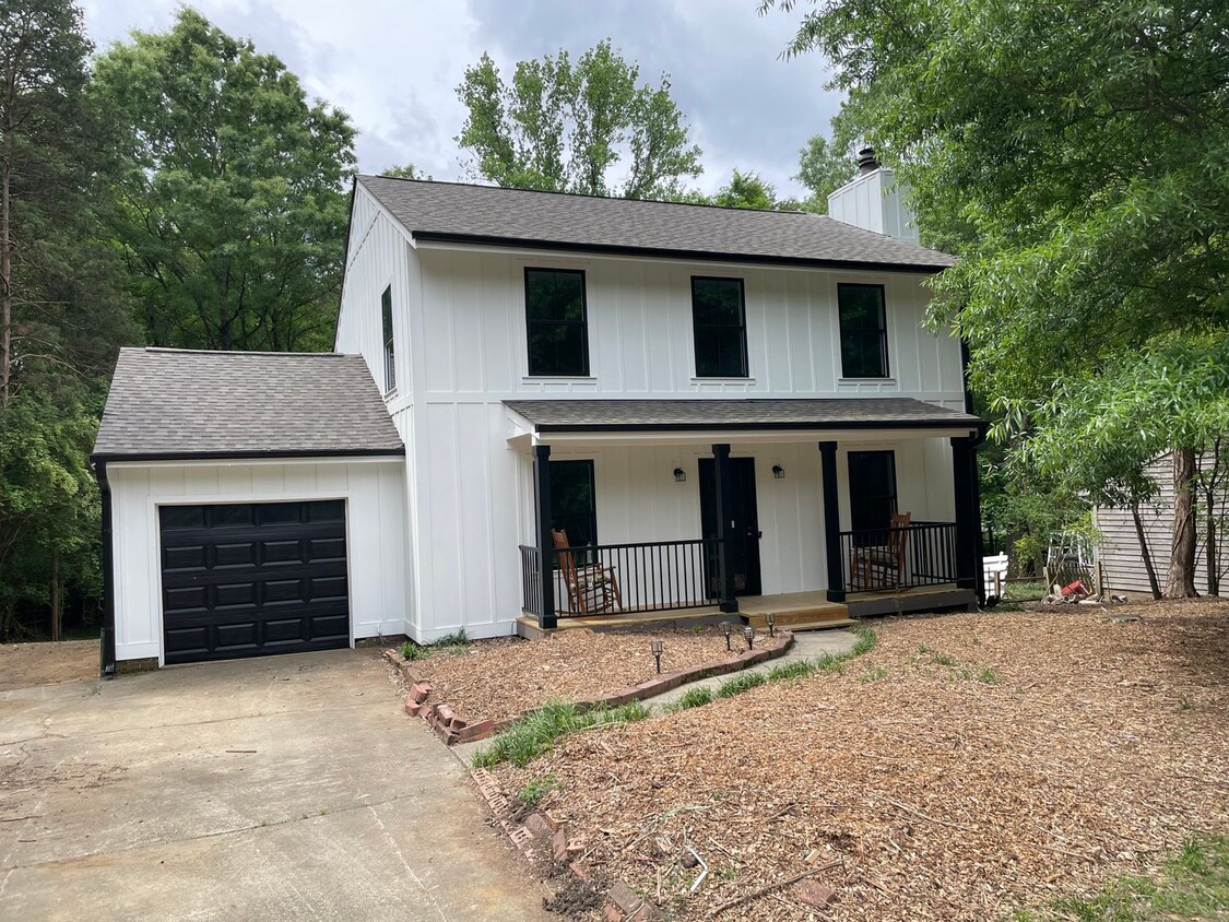 Foto principal - Excellent south Charlotte location!! Remod...