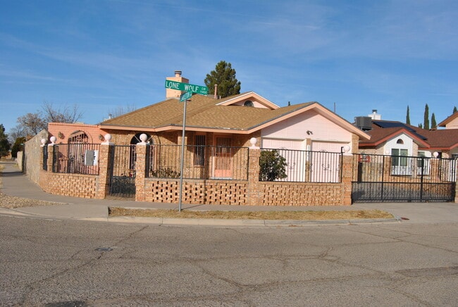 Building Photo - 11401 Lone Wolf Cir