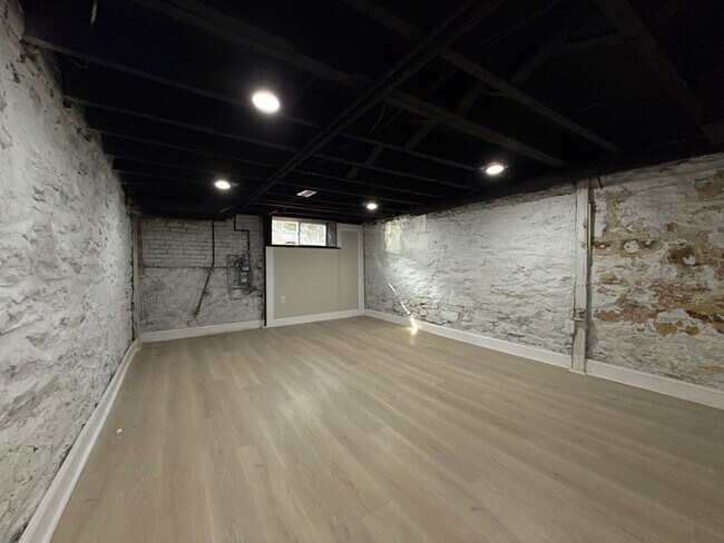 Foto del edificio - Three Bedroom Home in Baltimore