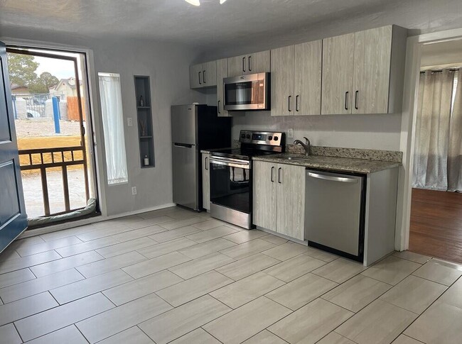 Building Photo - 2618 Idalia Ave