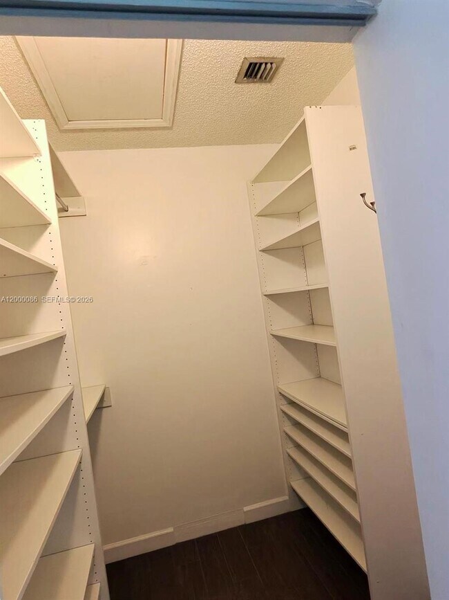 Foto del edificio - 9009 SW 214th St