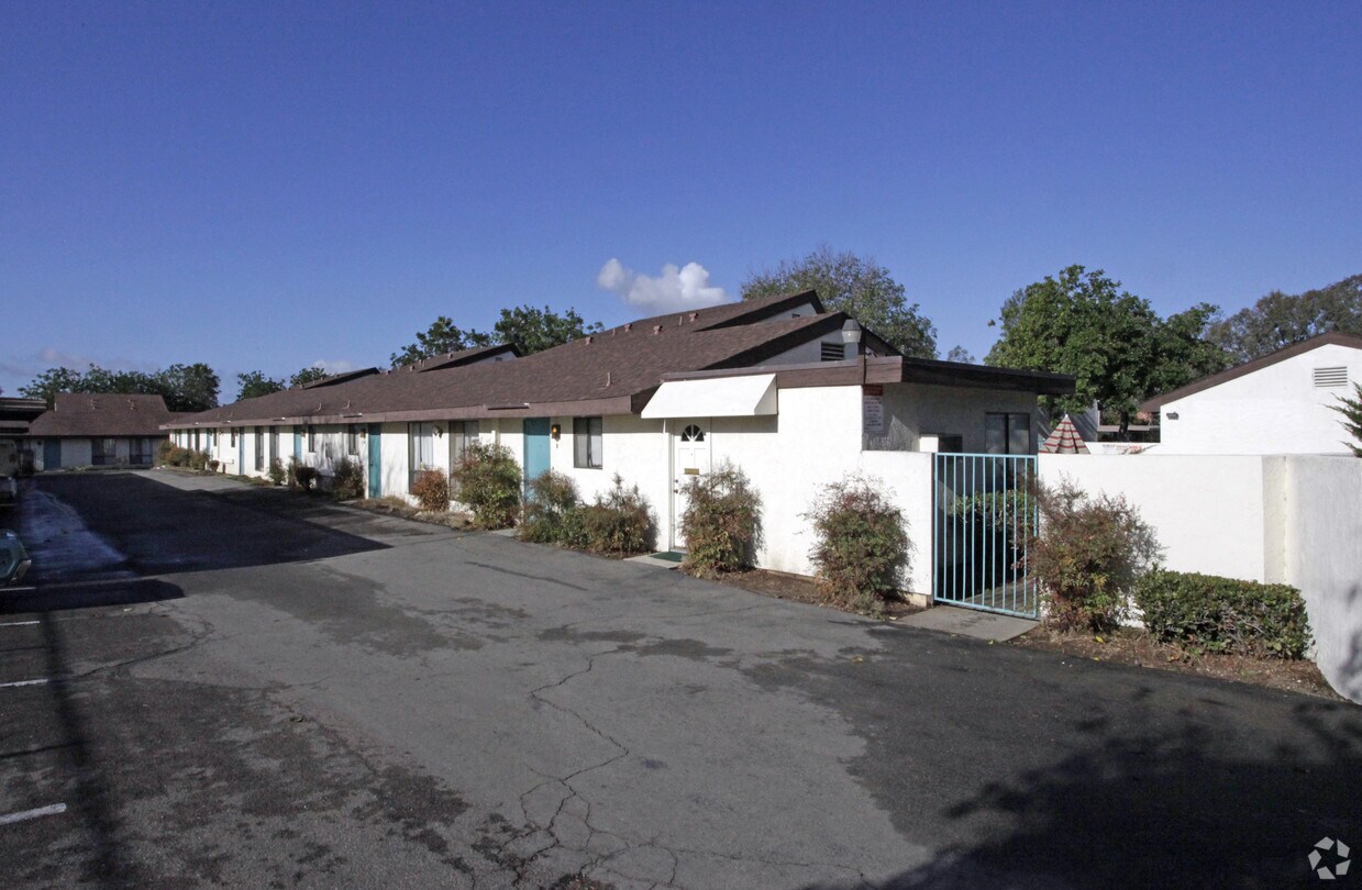 Juniper Garden Apartments 1701 S Juniper St Escondido, CA