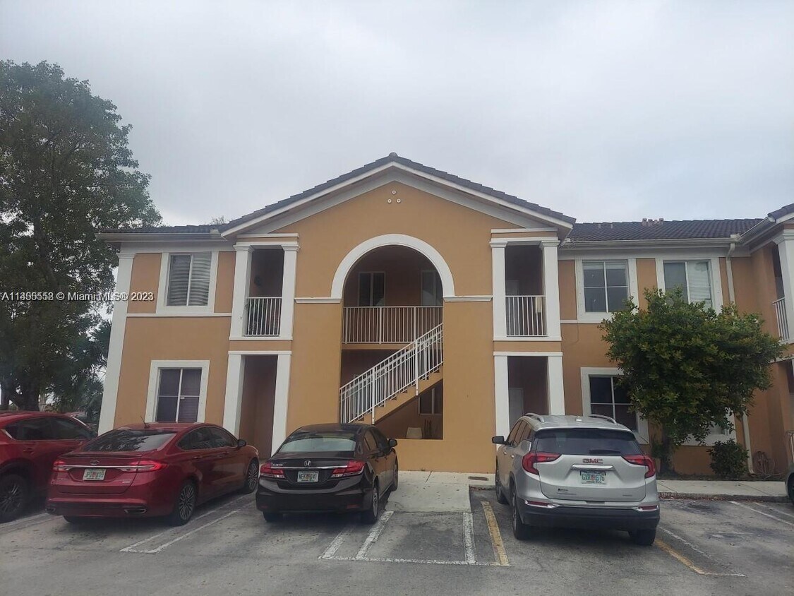 Primary Photo - 17820 NW 73rd Ave