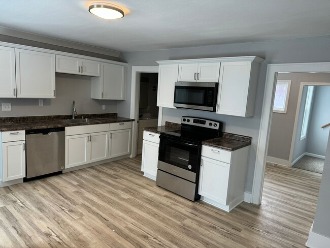 Building Photo - 3 Bedroom with a Possible 4th Bay City Ren...