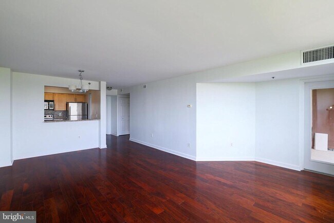 Building Photo - 10101 Grosvenor Pl