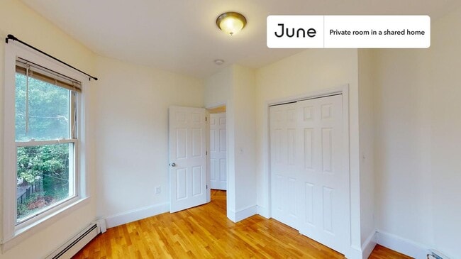 Building Photo - Room in Shared 3 bed/1 bath home