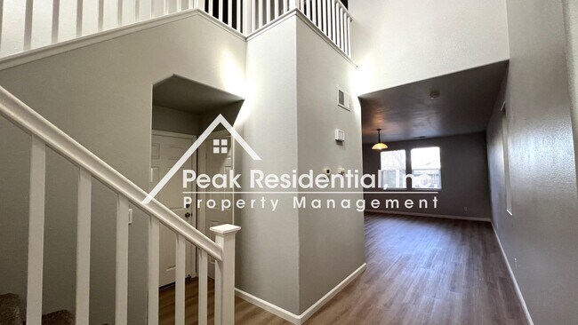 Foto del edificio - Spacious 4bd/2ba House with 2 Car Garage
