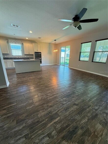 Foto del edificio - 14637 Maple Arch Ln