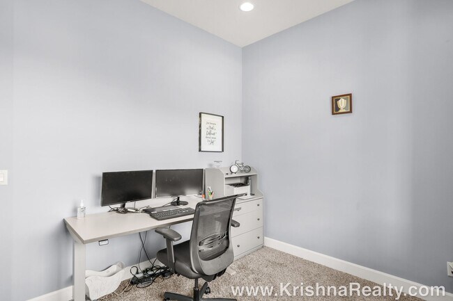 Building Photo - Amazing 3 BD + Office/Den Single Family *1...