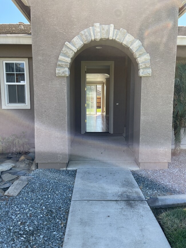 Building Photo - 1370 Oregon Creek Way
