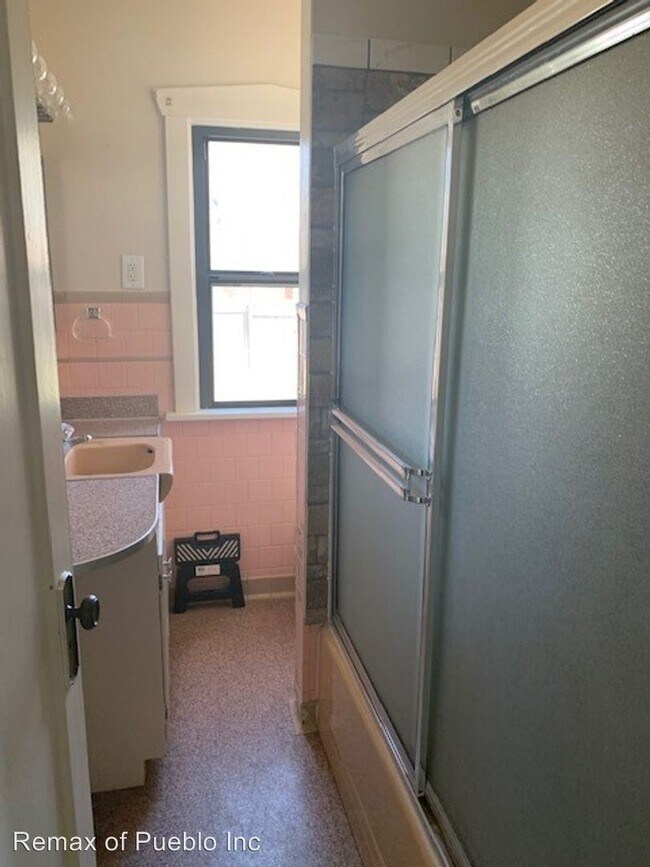Building Photo - 2 br, 1 bath House - 2116 WEST ST.