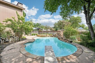 Building Photo - 4016 Willow Ridge Dr