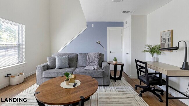 Foto del edificio - 1225 E Pleasant Run Rd