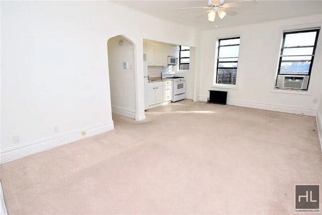 Building Photo - 43 AVENUE