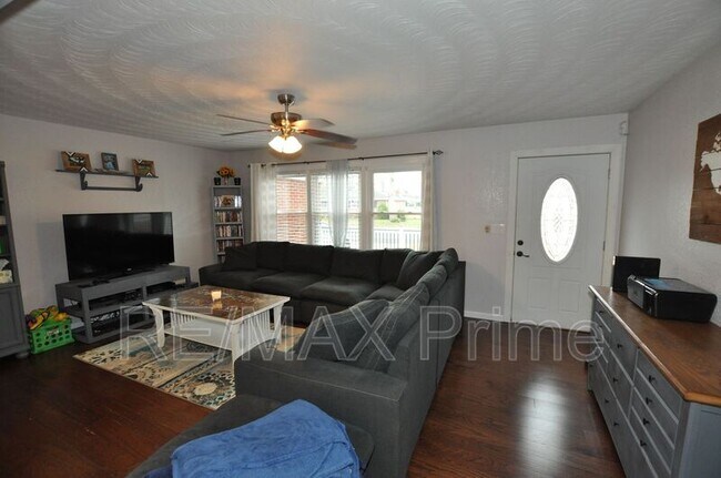 Building Photo - 2404 Meiggs Rd